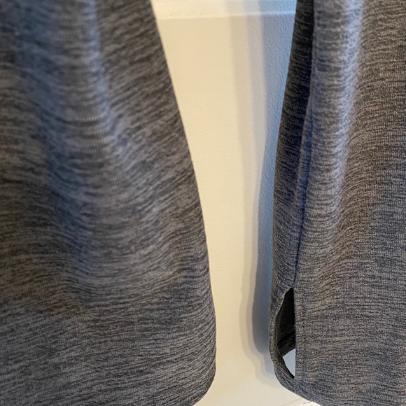 Under Armour Cold Gear Long Sleeve V-Neck Top - Picture 7 of 8